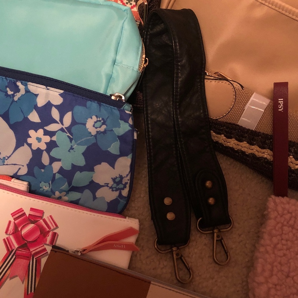 Assorted Women’s Ipsy & Sephora Pouches, and Crossbody Bags Set - Picture 15 of 15